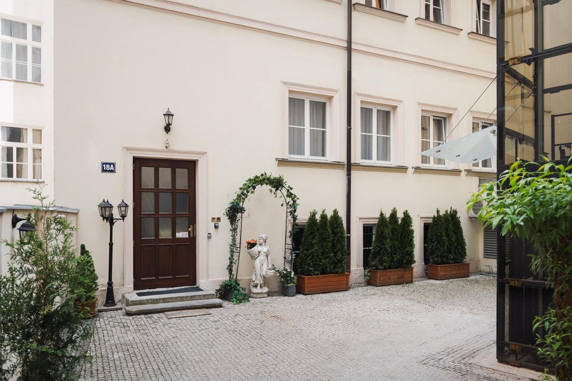 Prague Old Town Liliova Garden Hotell Eksteriør bilde